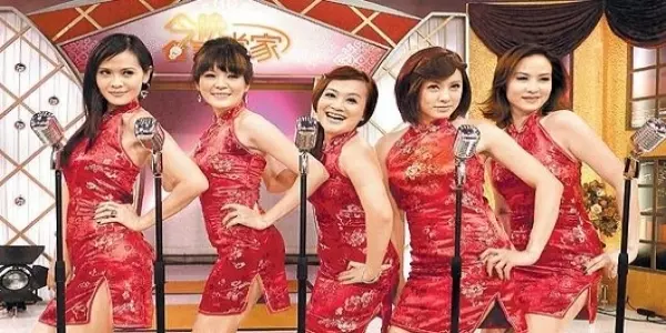 還記得當年紅遍全台的「大嫂團」嗎!有人專心相夫教子、有人轉行當「仙姑」,還有人不惜賣肉!混最成功的只有她!