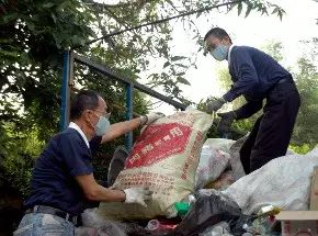 他是彰化「黑幫太子」!原可以接替父親位子縱情享樂...沒想到他居然選擇做「資源回收」度日!原因讓人都難以置信!