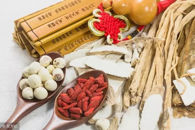 自製保健熱飲―八寶茶!綜合作用下,具有活血、清火、除燥、養顏之功效。