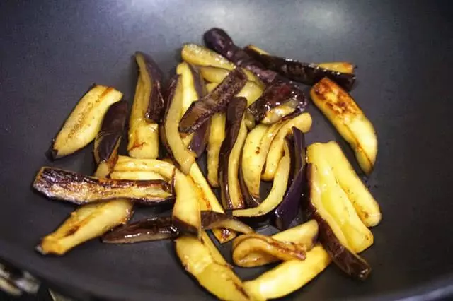 作為茄子控,這六種做法掌握了,一周吃不膩,手把手教你烹制竅門