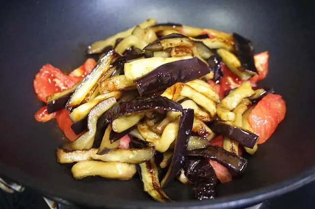 作為茄子控,這六種做法掌握了,一周吃不膩,手把手教你烹制竅門
