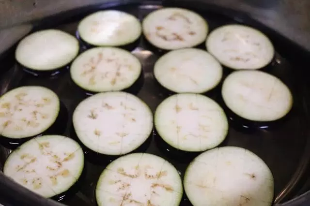 作為茄子控,這六種做法掌握了,一周吃不膩,手把手教你烹制竅門