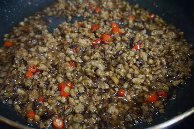 作為茄子控,這六種做法掌握了,一周吃不膩,手把手教你烹制竅門