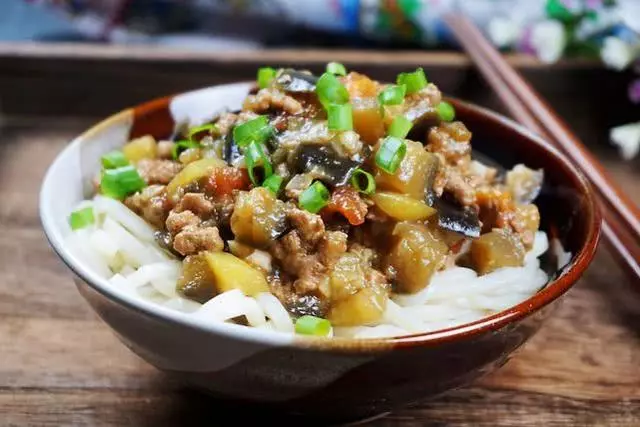 作為茄子控,這六種做法掌握了,一周吃不膩,手把手教你烹制竅門