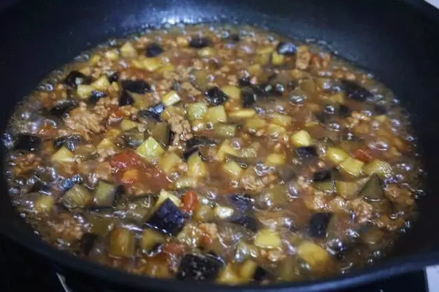 作為茄子控,這六種做法掌握了,一周吃不膩,手把手教你烹制竅門