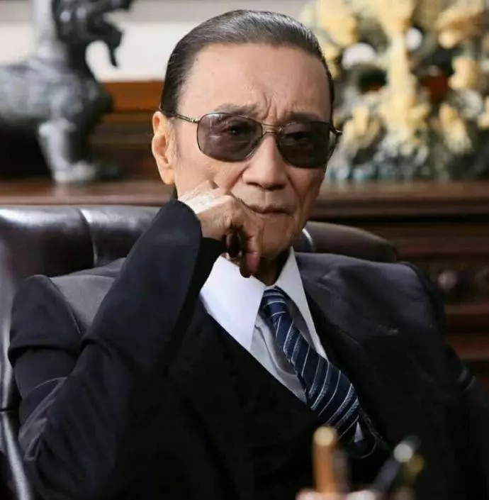 82歲謝賢公布財產分配,將財分成4份,網友:徹底暴露了人品!