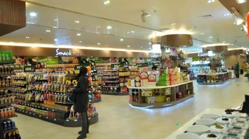媽媽不給買「就把商品摔爛」!男童超市大哭抗議,霸氣媽媽「用10分鐘震憾全台灣」!