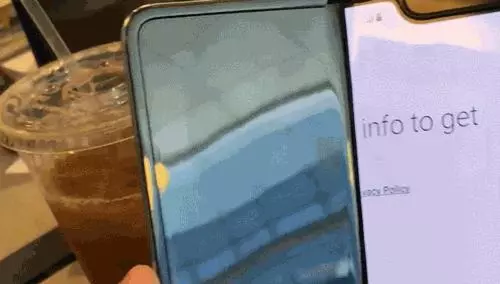 摺疊手機一修好就馬上宣布好消息!Samsung:那時只是縫隙進了灰塵!
