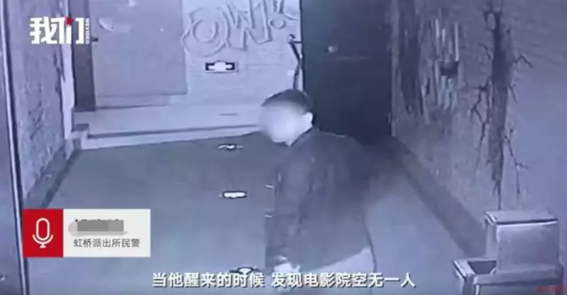 男子看《Avengers 4》看到一半睡覺了!結果還被關在戲院裡,救他出來的竟然是...