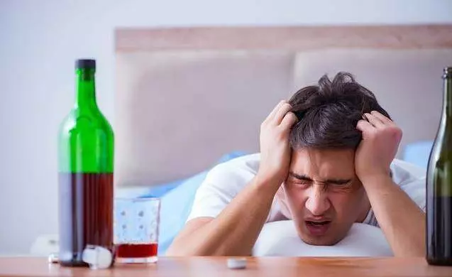 肝不好的人,上廁所時會有3大「表現」,若占一個,提醒你需養肝了
