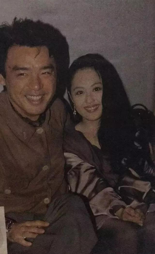 娛樂圈著名拜金女如今成獨立女強人,分享奢侈品購買心得獲好評