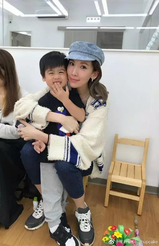 林志穎妻曬兒校園照!驚見飛翔是同學