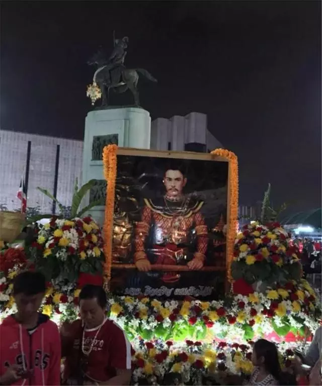 他當皇帝後送家鄉人18缸鹹菜,鄉親扔了17缸,倒出來一看後悔不已!
