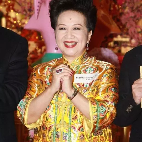 「富豪老公當女兒面前擁小三」還捲走全部家產 她為3兒女苦撐成女強人「今送兒媳千萬豪宅」