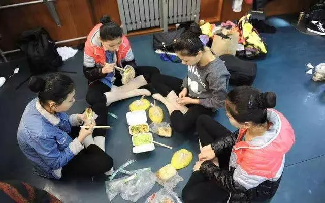 大腸病變的人越來越多,謹記:身體出現【3多2痛】,趕緊去醫院檢查,能保命!