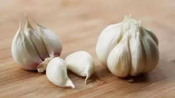 這些食物千萬不可以長時間放冰箱,時間放久了寧可扔掉也不要吃,你知道的有幾樣??