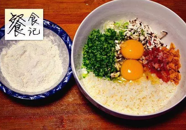 剩米飯別再炒著吃,3分鐘學會一個新吃法,全家人搶著吃!