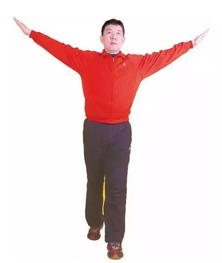 50歲的人照著這樣走十分鐘,結果奇蹟發生了~肚子平了,血壓也降了....!