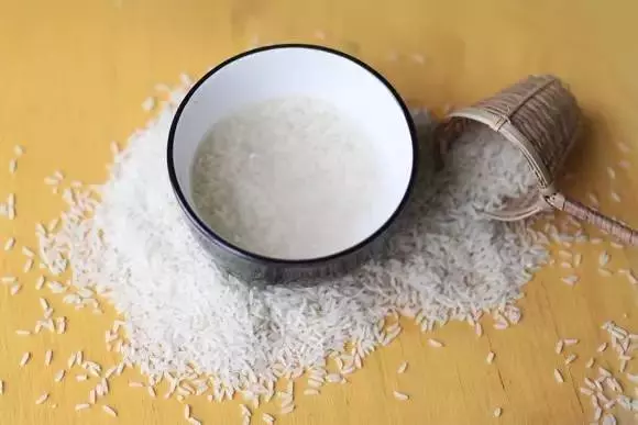 淘米水千萬不要再倒掉,一碗淘米水價值幾百塊,後悔現在才知道!
