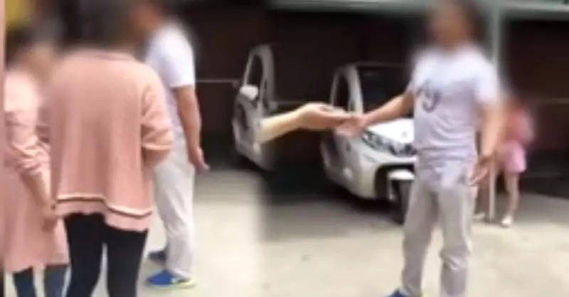 接女兒放學 見以前老師 火爆父憤怒賞巴掌