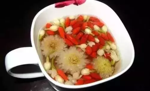 眼睛模糊看不清楚每天喝一杯這個,讓眼睛恢復明亮,眼鏡也不需要用了細小的字體也看得到!