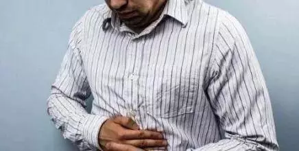 老人便秘危害大,中醫陳允斌教你 1 分錢都不用花,就能「清腸排宿便」