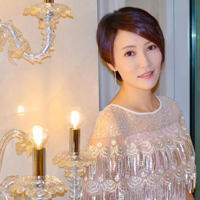 恭喜!TVB專演「不安份的女人」41歲李璧琦嫁人啦!遠赴日本沖繩拍婚紗照❤超深事業線大秀好身材!