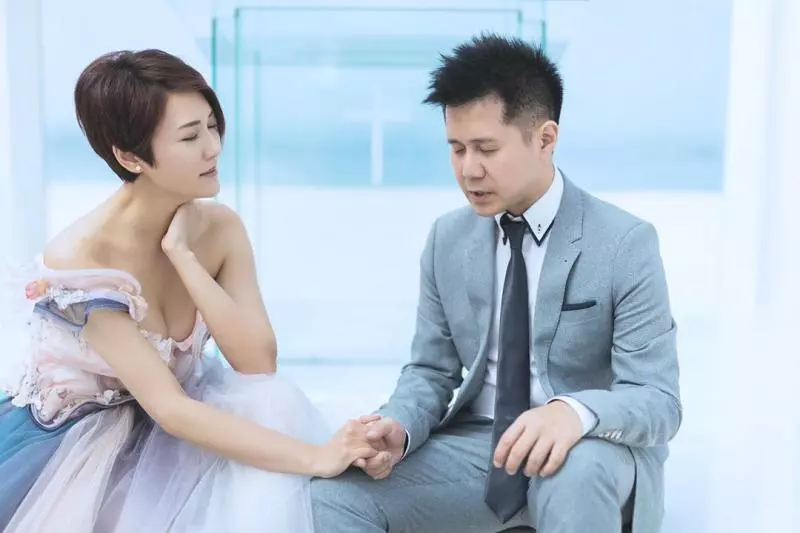 恭喜!TVB專演「不安份的女人」41歲李璧琦嫁人啦!遠赴日本沖繩拍婚紗照❤超深事業線大秀好身材!