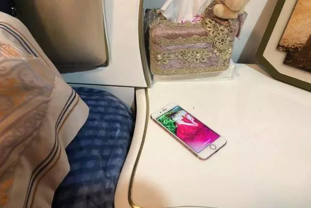 晚上睡覺前手機要不要關機?很多人都做錯了,今天一次性告訴你答案