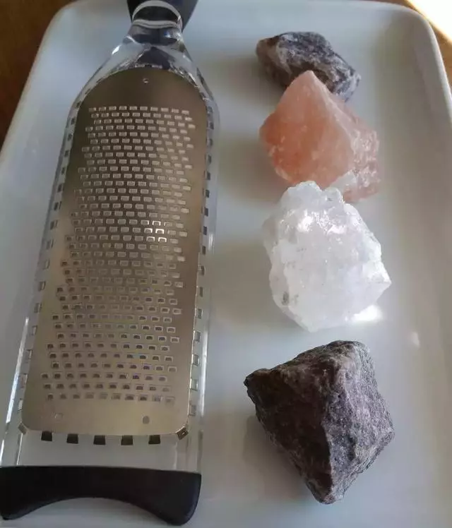 為什麼中餐鹽幾乎只有一種,西餐的鹽卻紅、黑、綠、藍什麼都有?