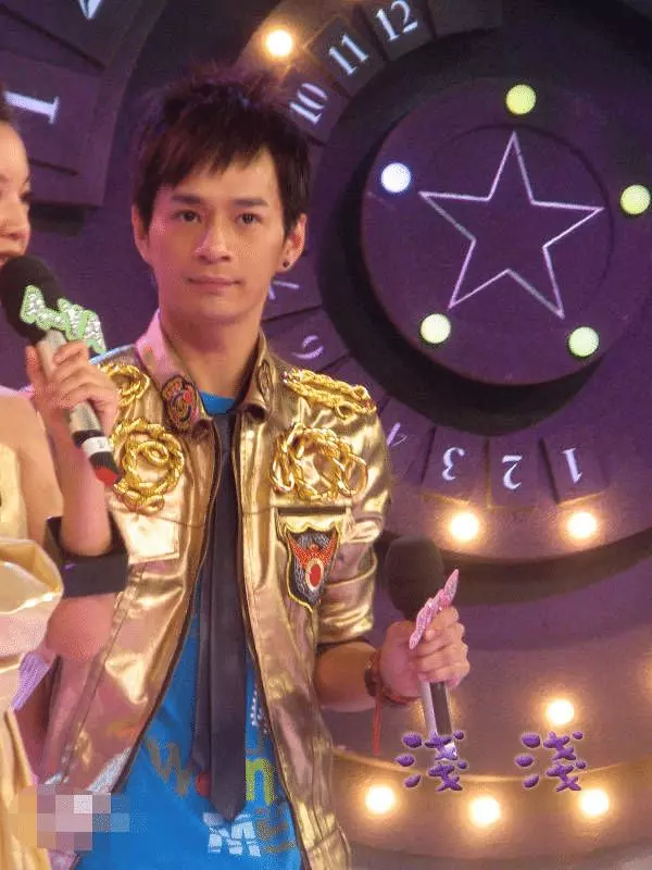 KTV服務員出身,因一首歌一夜爆紅,29歲被家人放棄於家中離世!
