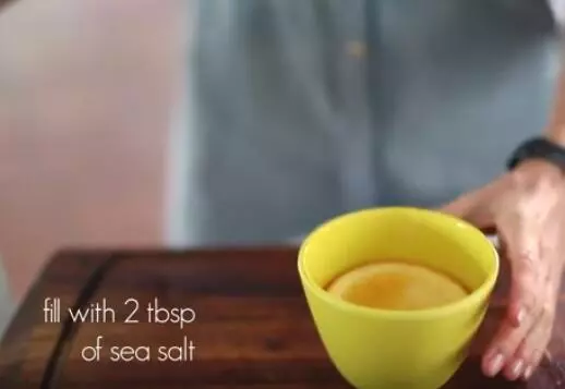 冰箱異味除不掉?靠「1顆柳橙」就搞定,冰箱不臭還散發清甜果香!