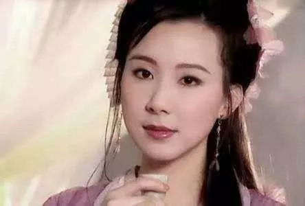 49歲蕭薔現身機場被拍,真實身材遭曝光,網友紛紛表示不能理解!