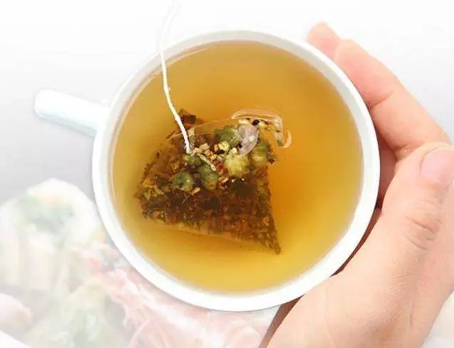晚上睡不著,易失眠,口幹口苦,警惕肝火過旺,3個小方法降肝火,肝越來越好!!