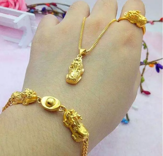女人買「黃金首飾」,手鏈還是手鐲好?會看2點的,都是懂行人