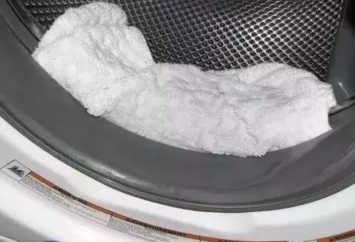 用了10年洗衣機,今天才知道右下角的小門是這麼用,難怪衣服洗不乾淨,現在知道還不晚