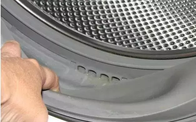 用了10年洗衣機,今天才知道右下角的小門是這麼用,難怪衣服洗不乾淨,現在知道還不晚