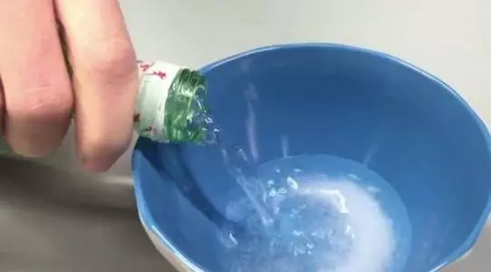 電飯煲這個地方不清洗,等於吃垃圾,白醋裡面加點「料」,不用一滴水洗的乾淨用的放心