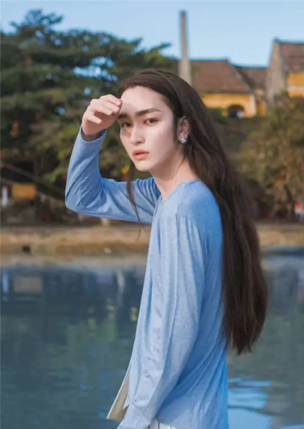 他是「同時擁有男女特質的美男」!爆紅後遭質疑整形,但學生畢業照一拿出來酸民都閉嘴了!