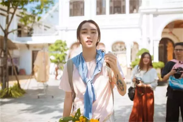 他是「同時擁有男女特質的美男」!爆紅後遭質疑整形,但學生畢業照一拿出來酸民都閉嘴了!