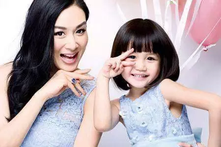 女星的女兒「長相大不同」!李麗珍女兒、邱淑貞女兒、鐘麗緹女兒、朱茵女兒,差別不是一般大!