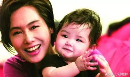 女星的女兒「長相大不同」!李麗珍女兒、邱淑貞女兒、鐘麗緹女兒、朱茵女兒,差別不是一般大!