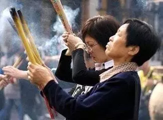 上香是上一支還是三支?代表意義竟然不一樣,高僧說:別上錯了香