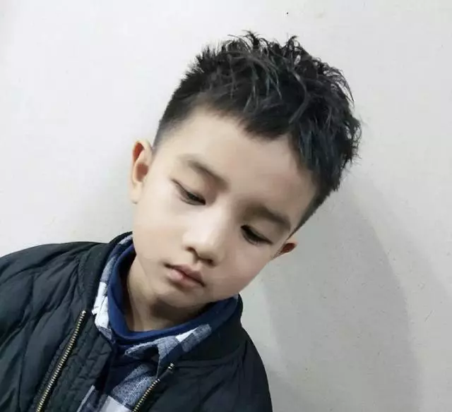推薦超帥氣小男孩髮型,家有男寶快收藏
