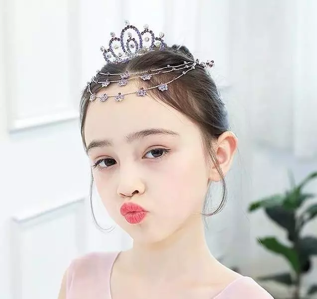 女兒戴皇冠頭飾到幼稚園,被園長下令取下來,網友:請不要阻止女孩愛美