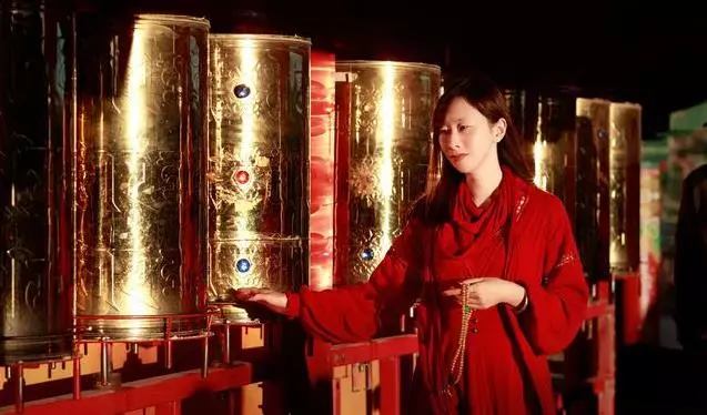 天不渡人,人自渡:人生不順時,悟透四句話,路會越走越寬