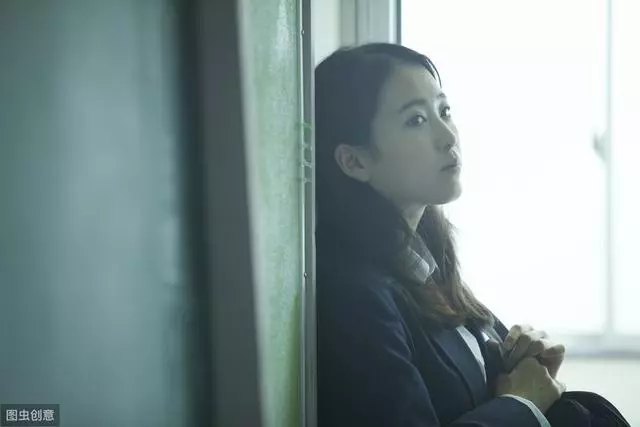 人生落魄時,請做一個「沉默寡言」的人,不要去找你的親戚和朋友,而是要霸氣的一個人獨處