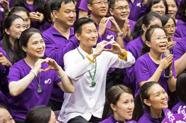 網友直入妙禪大本營舌戰師兄姐,揭開「紫衣神教」真面目!