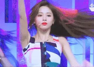 韓媒評價:子瑜鏡頭感進步超多 全臉360度無死角! 多張放電動圖公開 韓網友:心動~~