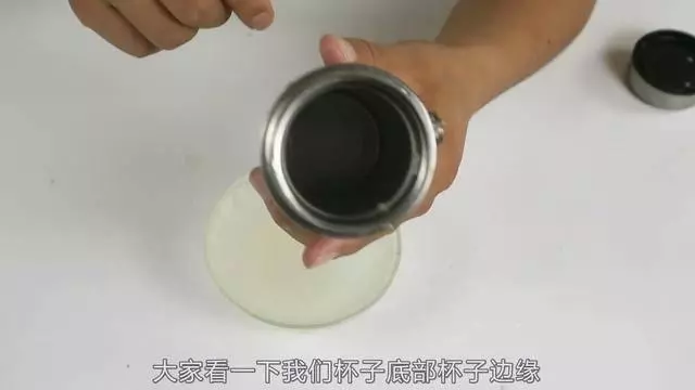 保溫杯不清洗,喝下去的全是細菌?只需這2樣,細菌污垢全清除!